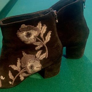 Renvy suede embroidered booties size 6